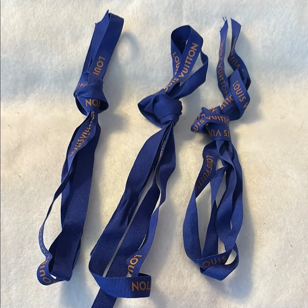 Louis Vuitton Blue Ribbon Set - Picture 1 of 8